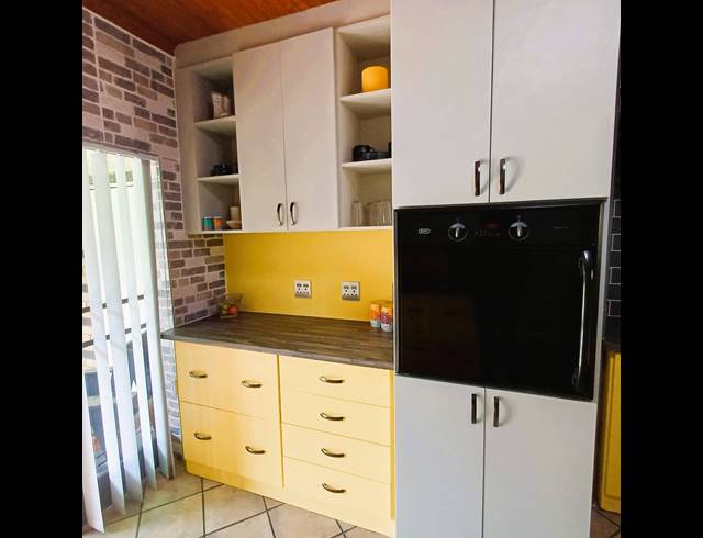3 BEDROOM HOUSE FOR SALE IN ROTHDENE
